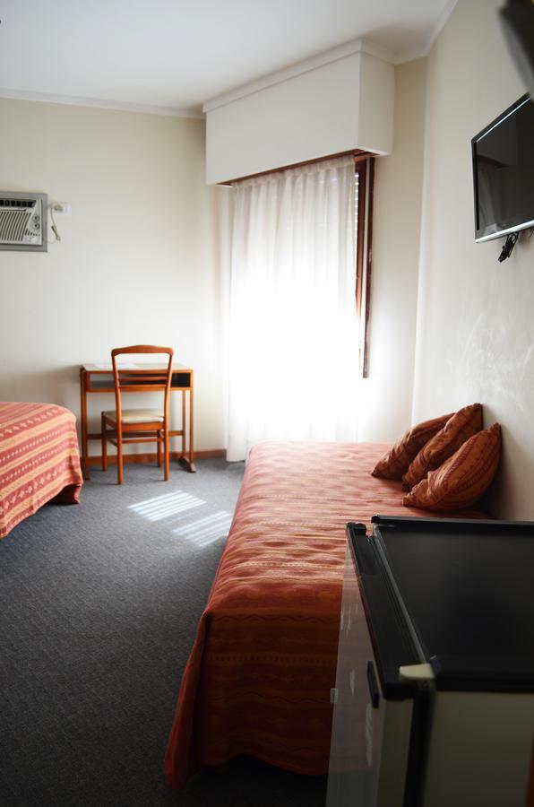 Hotel Huemul General Roca Exteriör bild